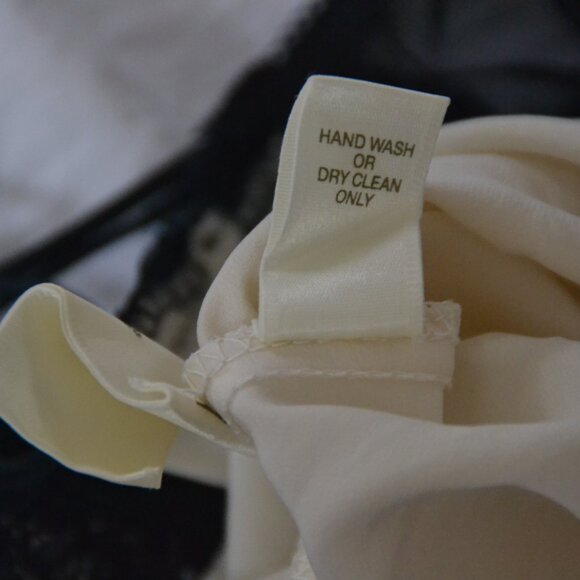 Vintage 1990s Victoria's Secret 100% SILK Ivory/Black Lace Night Gown Gold Tag M - Picture 13 of 16